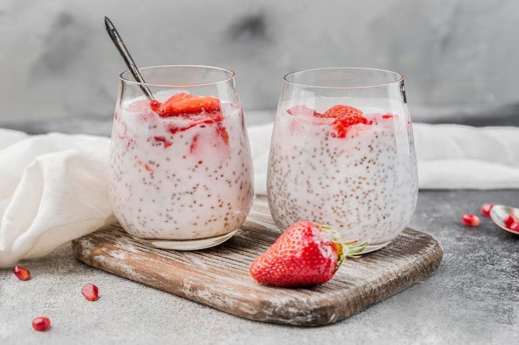 chia pudding sarapan sehat, chia pudding ibu muda, menu sehat rendah kalori, superfood untuk ibu hamil, makanan tinggi serat dan omega 3, sarapan sehat untuk menyusui, chia pudding praktis